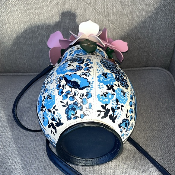 ♠️kate spade Perfect Plume Peacock Floral Printed 3D Vase Crossbody Bag, Blue - Picture 13 of 16